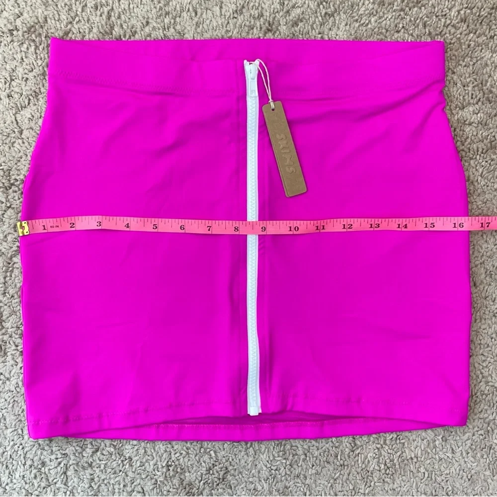 SKIMS Sporty Zipper Swim Mini Skirt in Hibiscous Hot Pink Size Large NEW